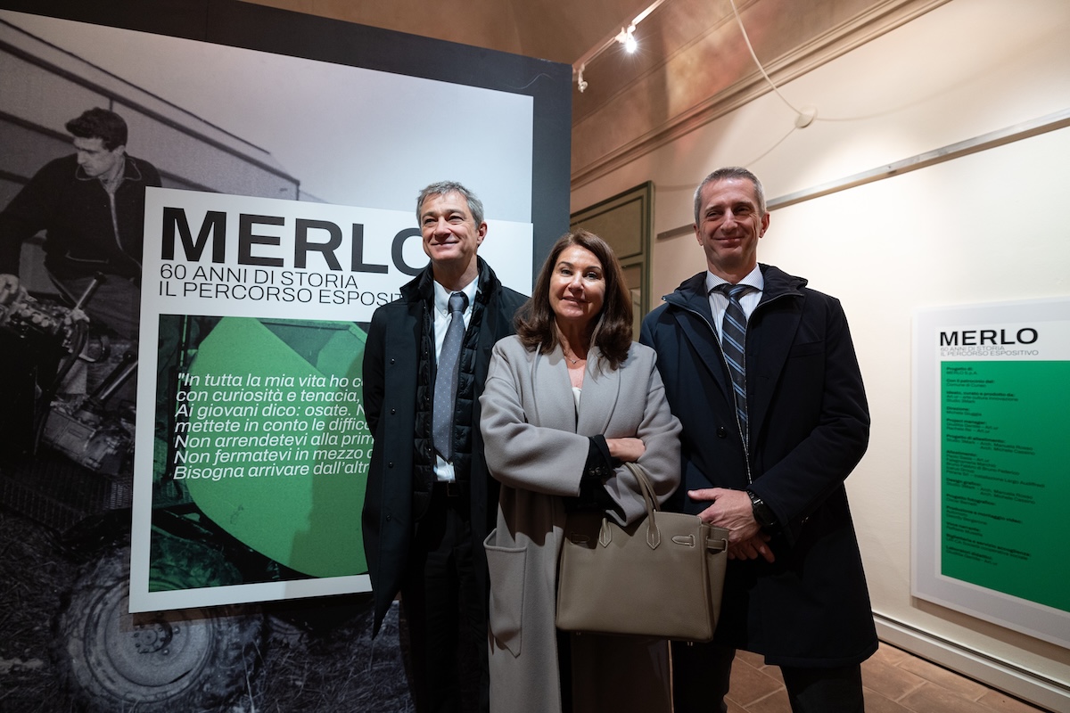 Da sinistra, Paolo, Silvia e Andrea Merlo all'inaugurazione della mostra dedicata ai 60 anni di Merlo